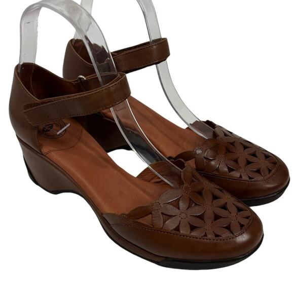 NURTURE Brown Floral Leather Sandal SZ 8 - Picture 1 of 11